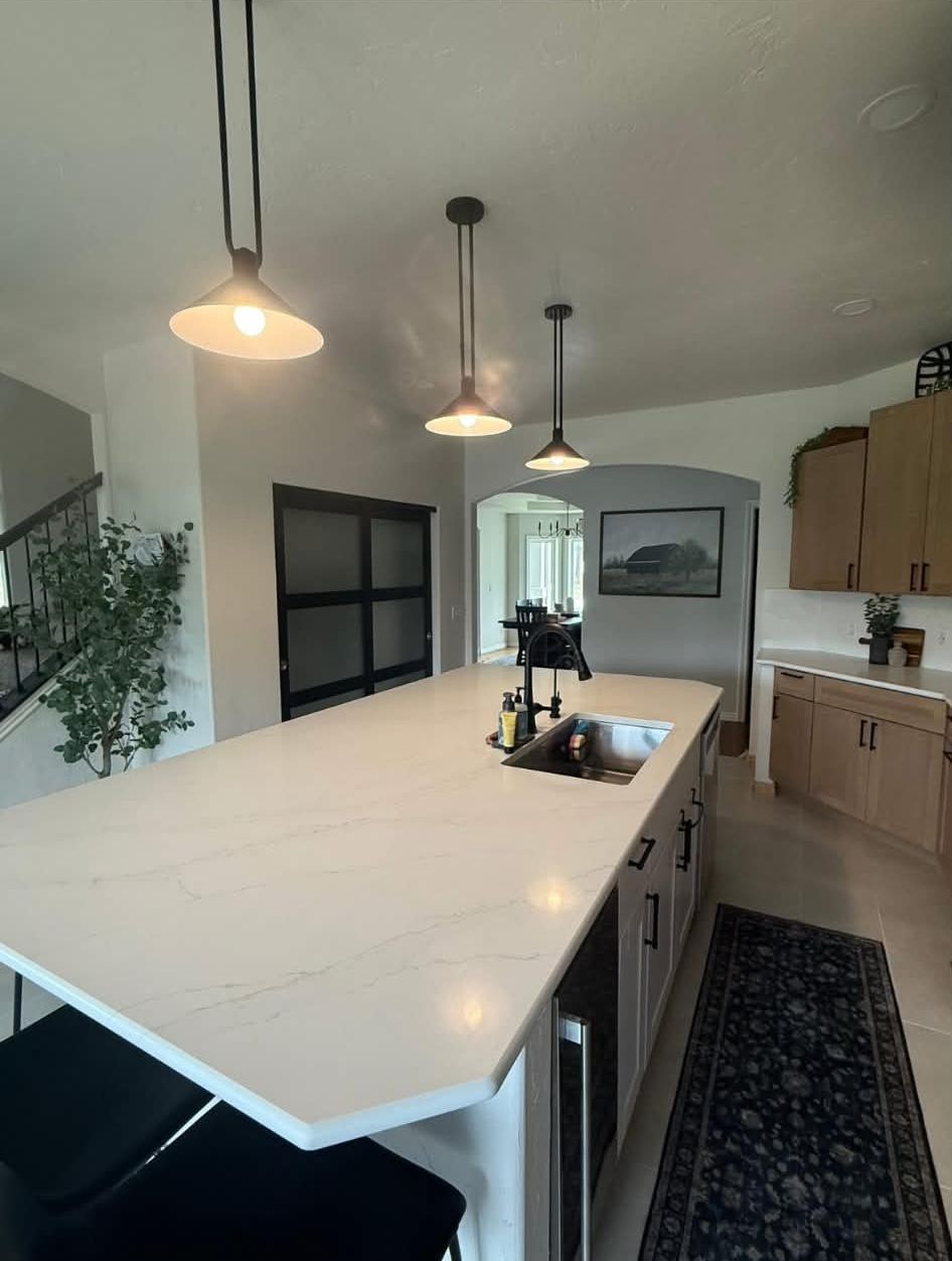 Island, pendants and range wall